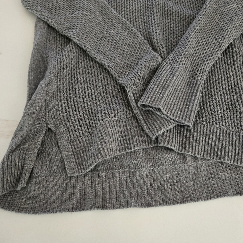 LOFT Sweater - Picture 4 of 7